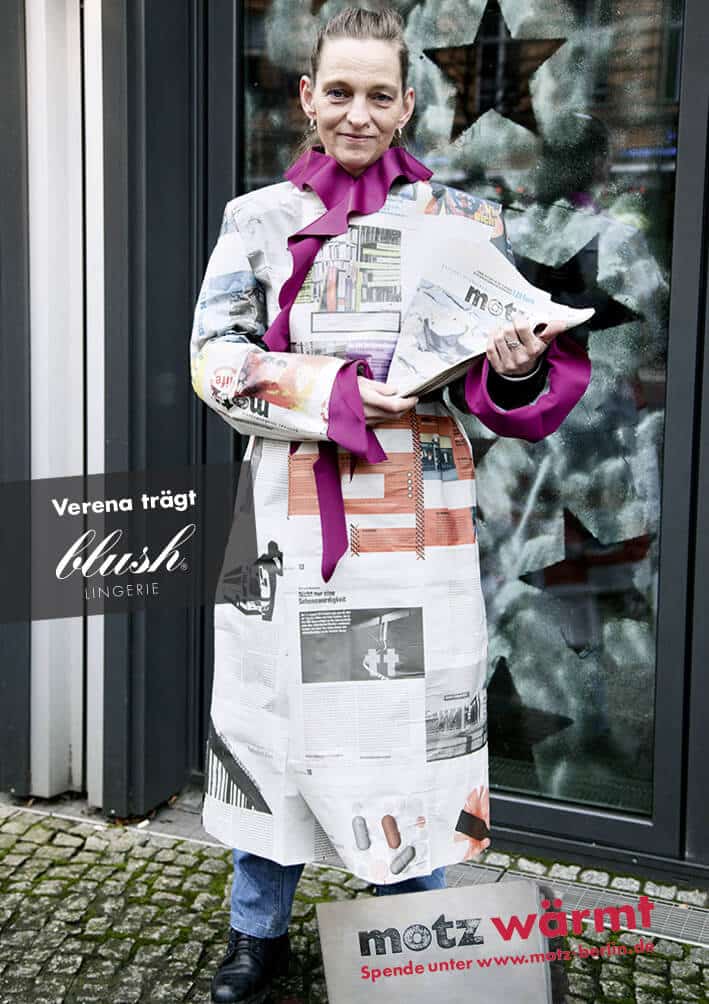 Ein Wärmemantel aus motz Zeitung von blush konzipiert.