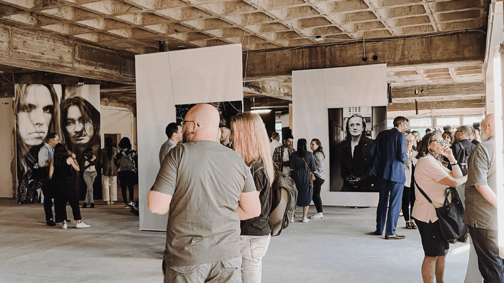 Eine Liveaufnahme von der GESOBAU Ausstellung von Sven Marquardt.