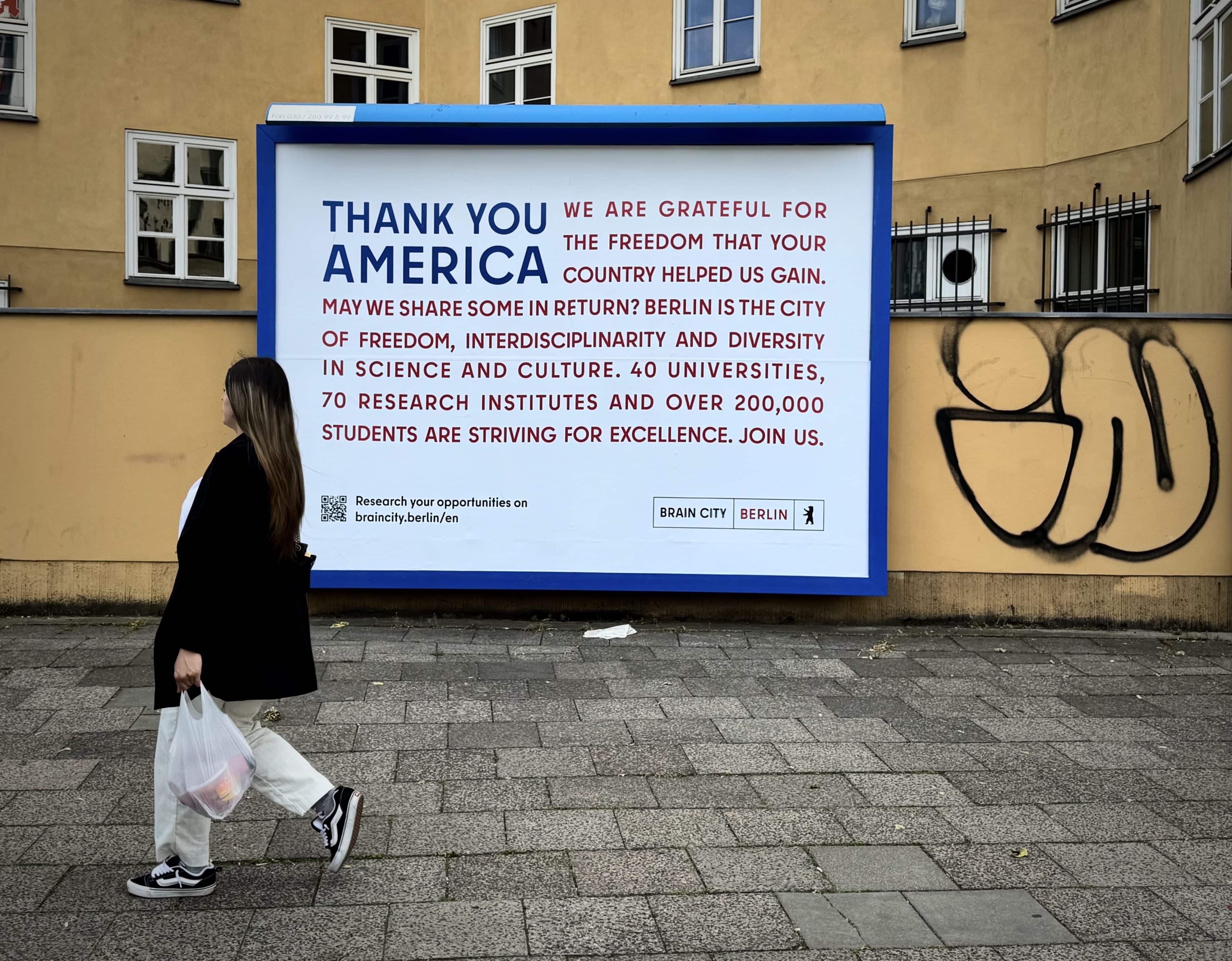 Plakat am Soho House für die Anwerbung von US-Wissenschafter*innen